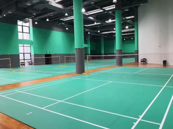 Sân cầu lông trong nhà